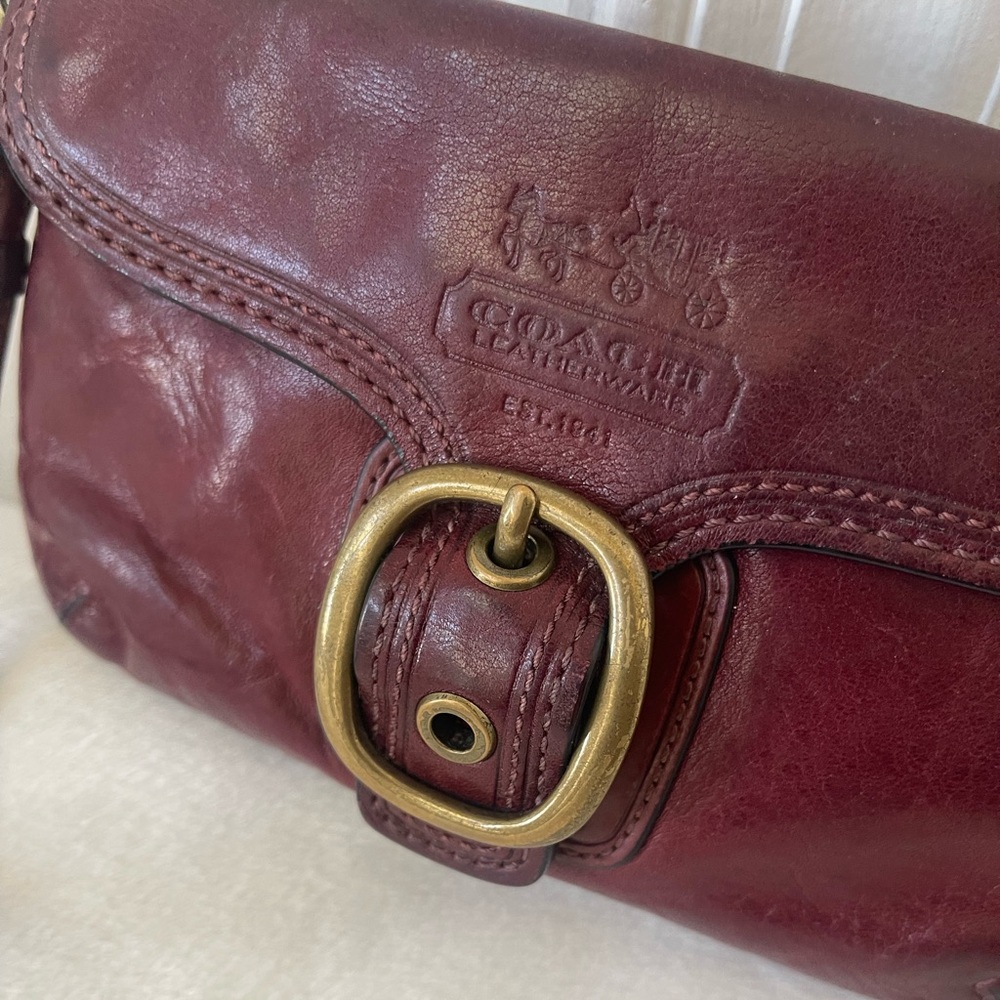 Coach Bleecker buckle flap wristlet Wine Leather - Picture 2 of 10